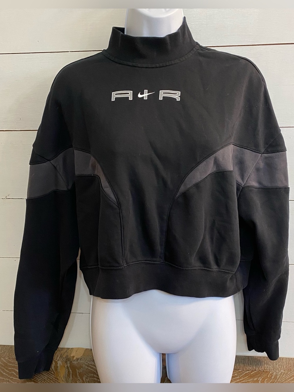 Nike Air Women’s Sz M Black Cropped‎ Logo Sweatshirt